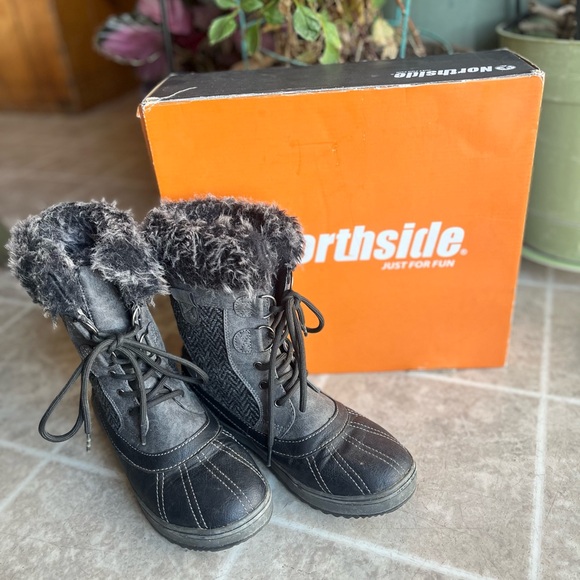 Northside Shoes - North side women’s winter faux fur lined boots size 8. Comes with box. VGUC